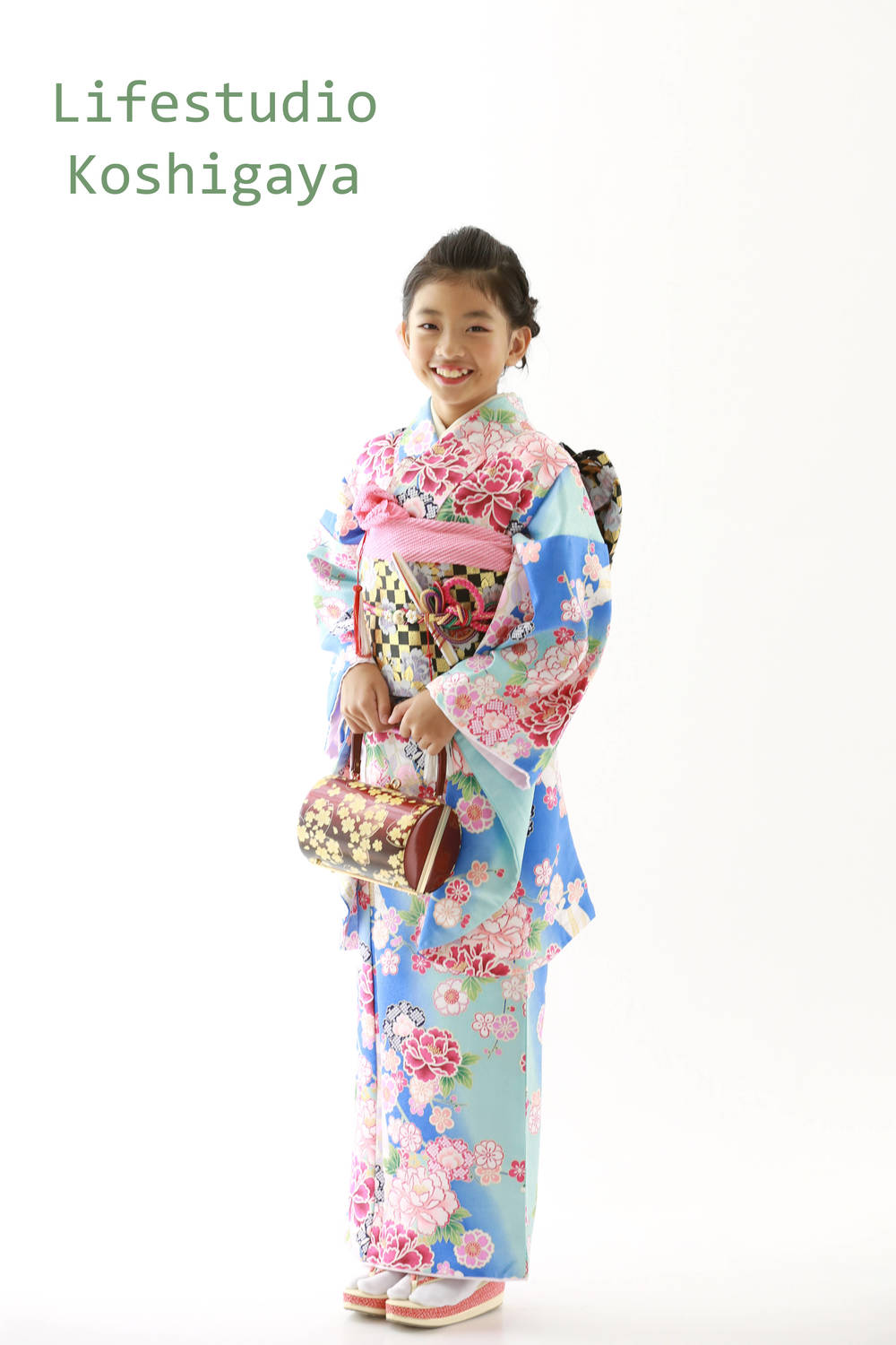 七五三 ７歳１０歳女の子 New着物 越谷店 子供から家族まで自然でおしゃれに残す人生の写真館 ライフスタジオ