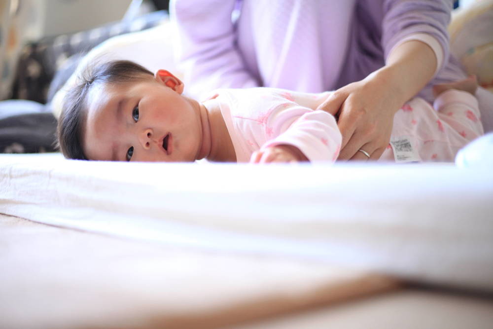 赤ちゃん うつぶせ 練習 寝返りはいつから？生後何ヶ月頃から練習が必要？練習しなくてもできる？