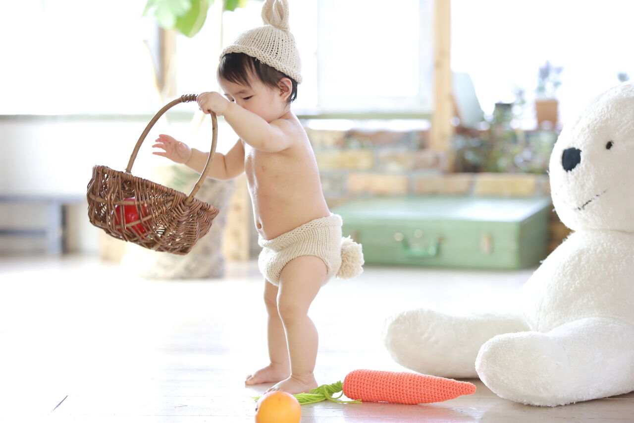 １歳記念は特別 赤ちゃんらしいおむつ写真を 新井梨紗 子供から家族まで自然でおしゃれに残す人生の写真館 ライフスタジオ