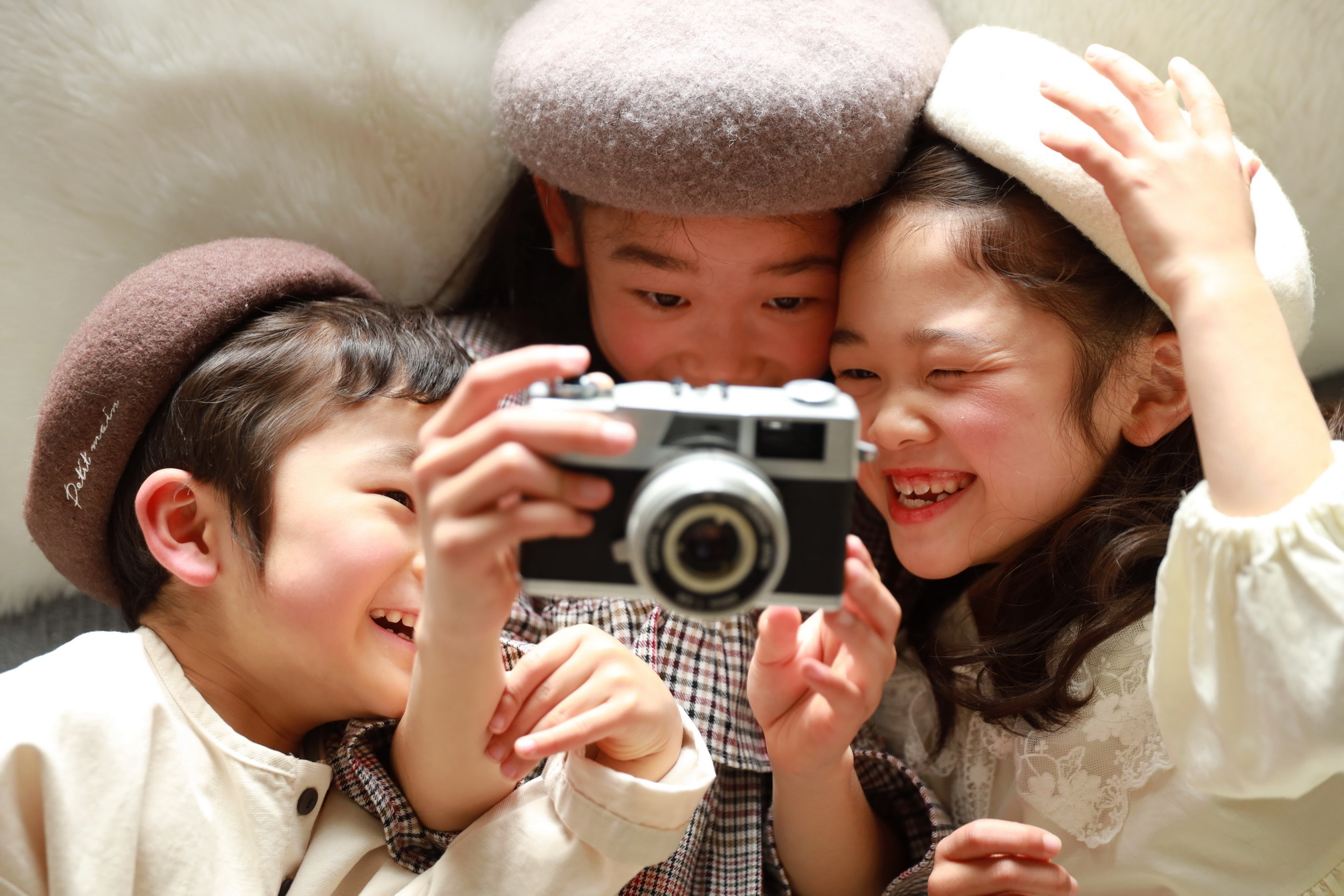 埼玉県ふじみ野市川越街道沿いにある、おしゃれなインテリアで人気のハウス型フォトスタジオ（写真館）のお誕生日・バースデーフォトのイメージ写真