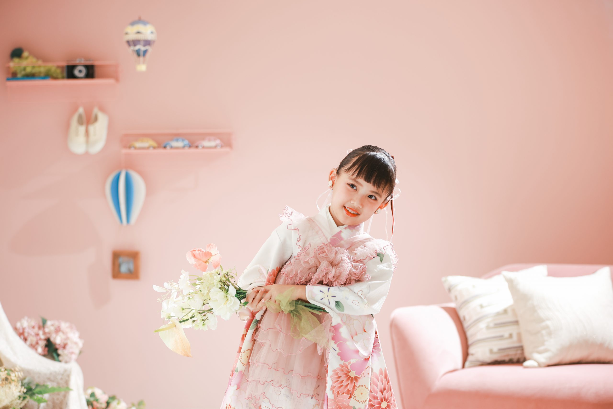 ライフスタジオ名古屋栄店でおしゃれな着物を着こなす女の子の七五三写真