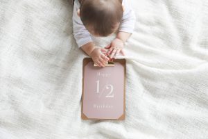 ハーフバースデー 赤ちゃん うつ伏せ 写真 千葉 四街道